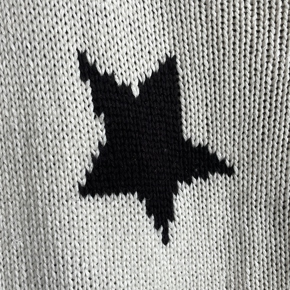 H&M Divided Star Sweater - L - Picture 5 of 7